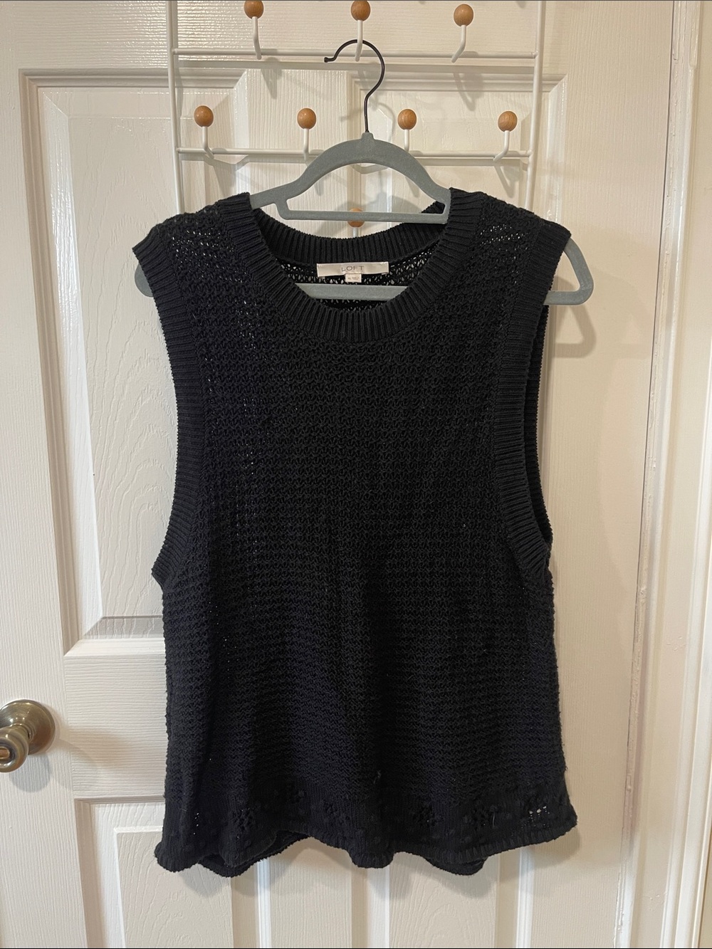 LOFT Black Sleeveless Knit Tank Sweater